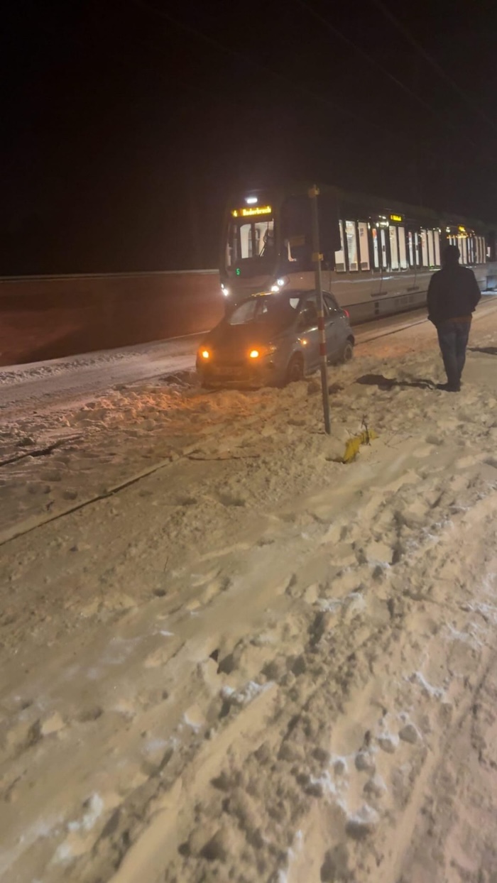 PKW im Gleis 11.01.2026